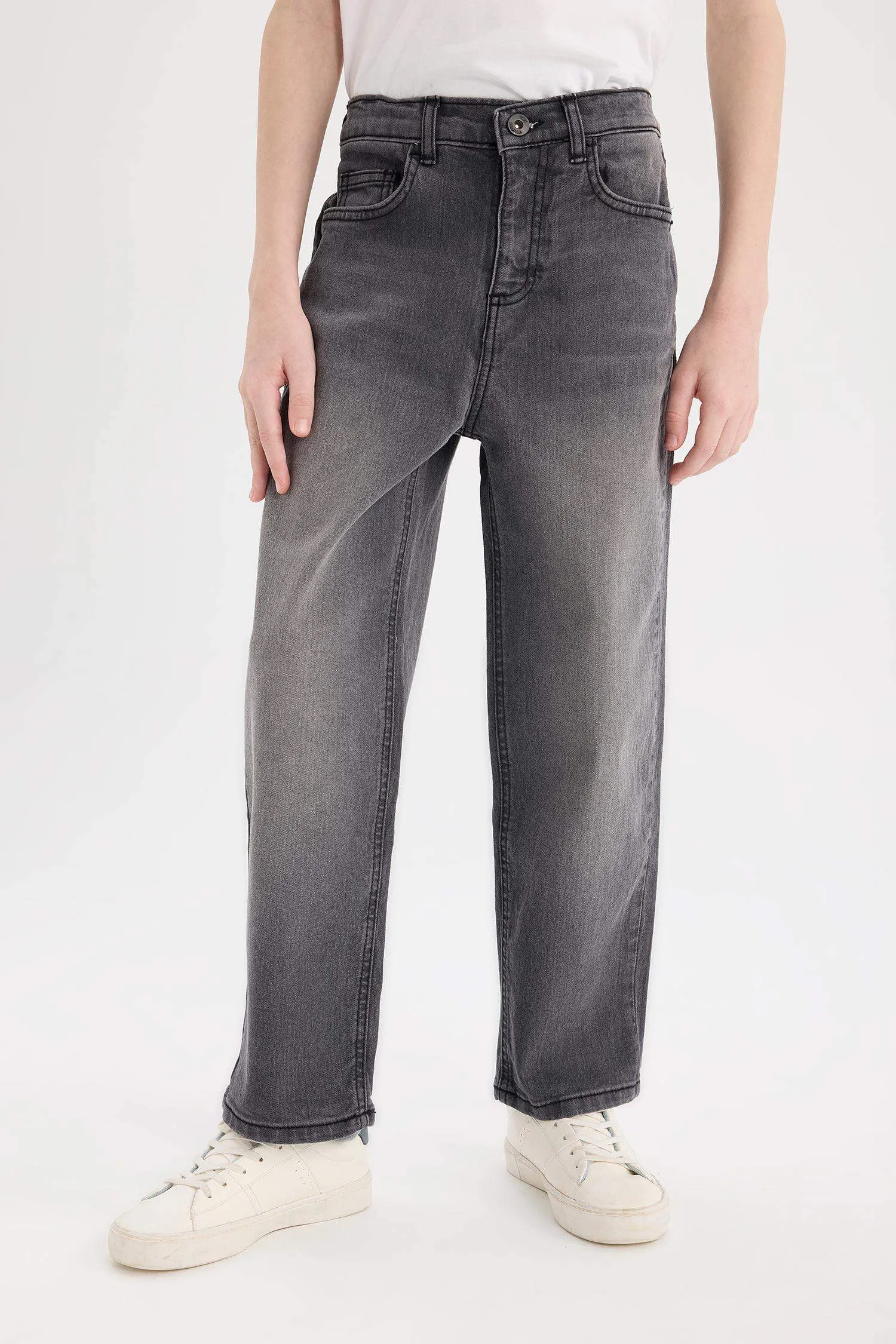 Boy Loose Fit Straight Leg Jeans