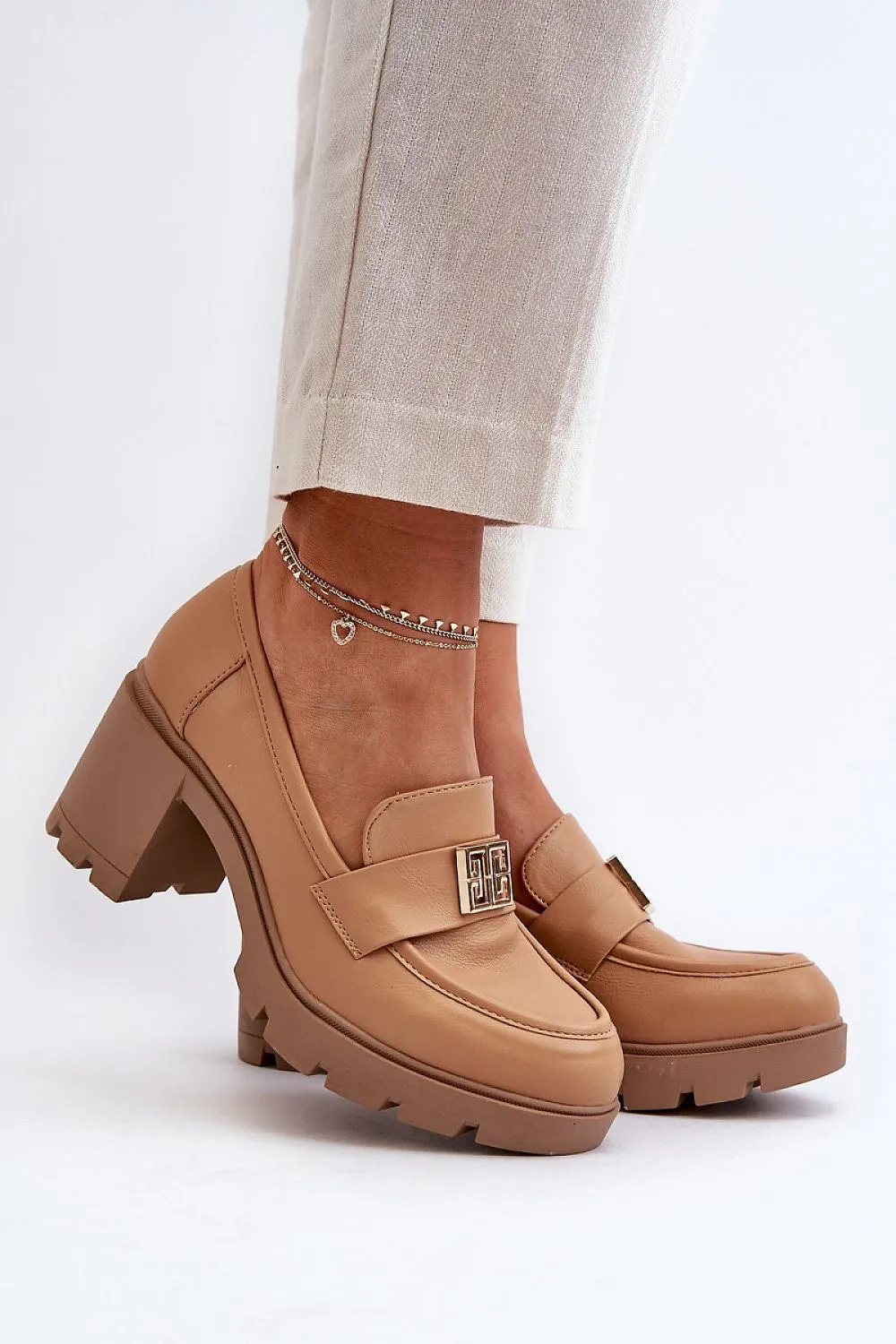 Heeled low shoes