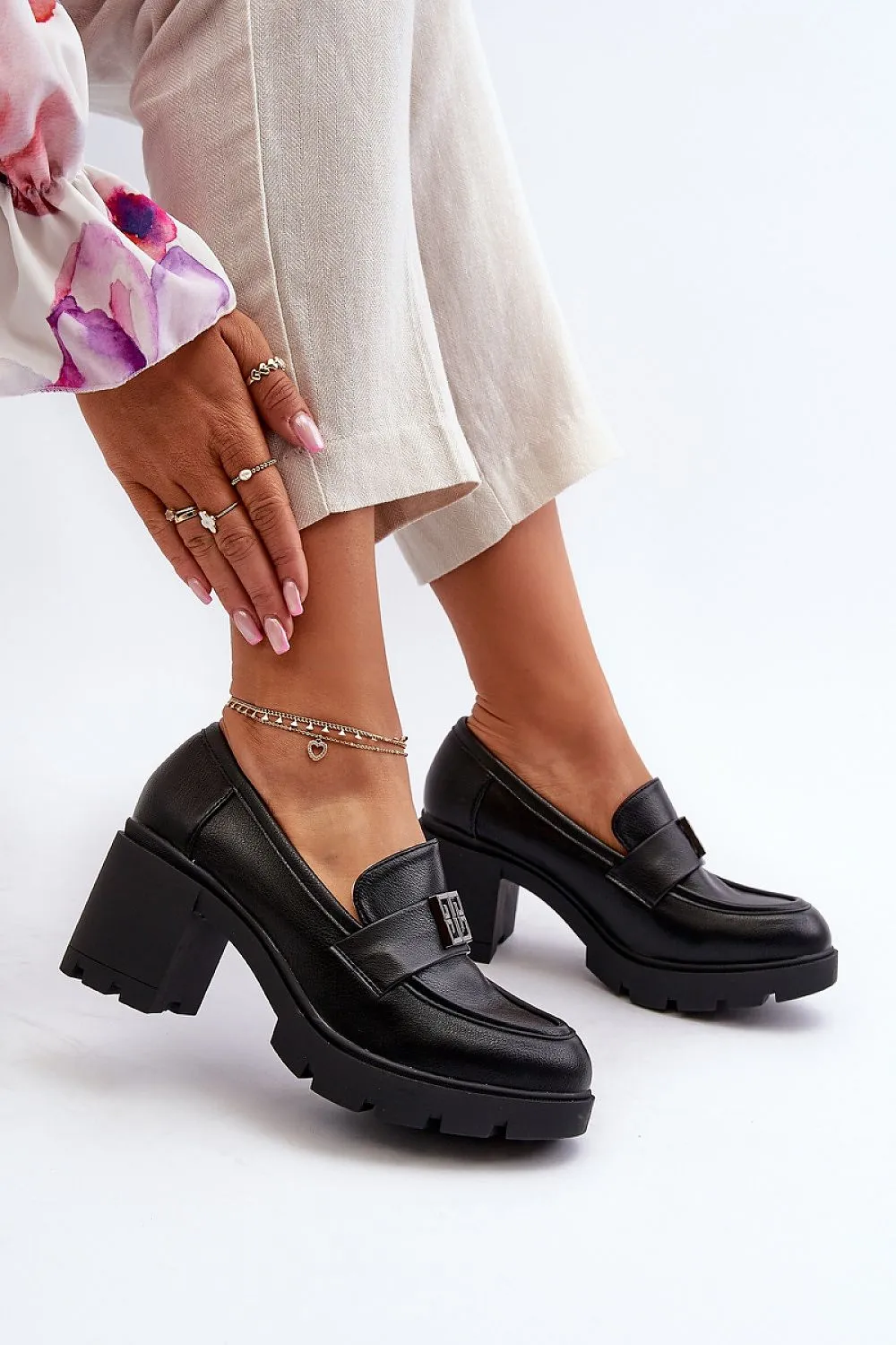 Heeled low shoes