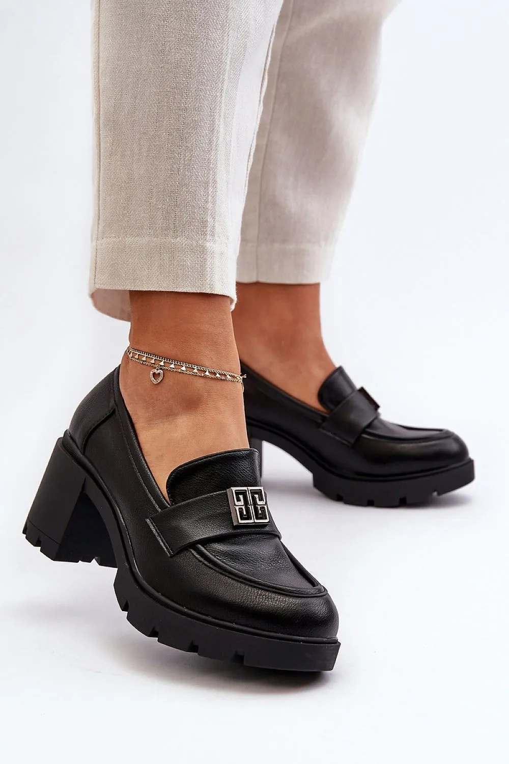 Heeled low shoes